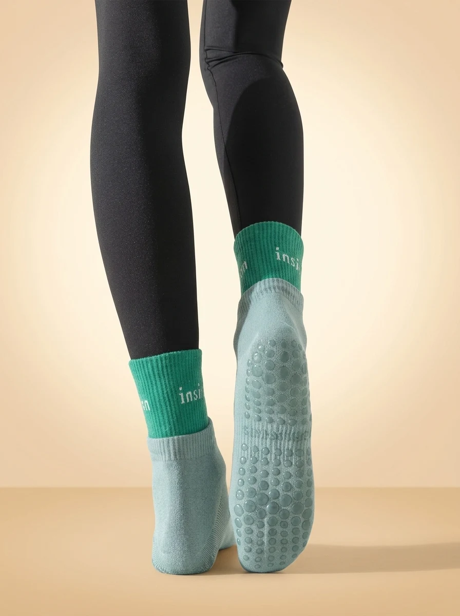 Walundi accessories — Mid Tube Yoga Socks Non-Slip Silicone Indoor Fitness Pilates Sports Socks Crew Knitted Wom