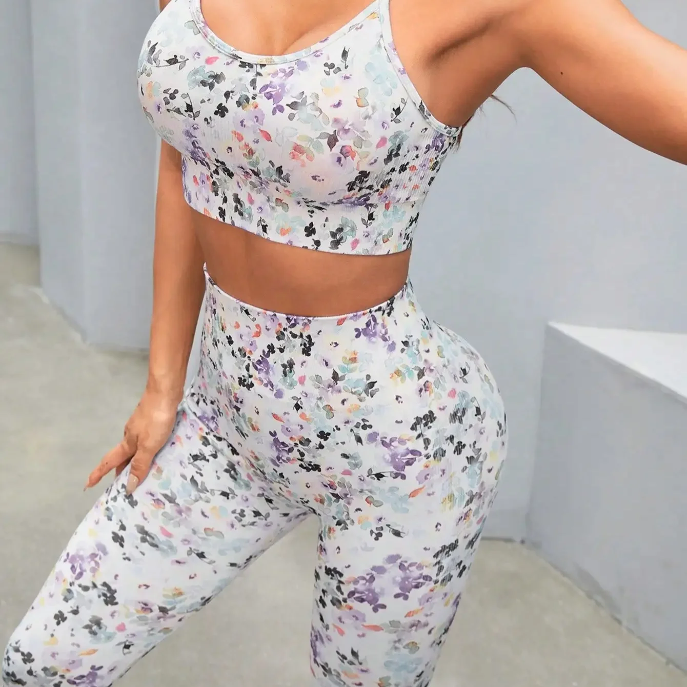 Floral-Printed Seamless Leggings for Women - Image 4